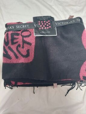 Victoria's Secret Black Friday 2018 Cozy Throw Blanket